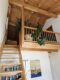 Charmantes, großes Einfamilienhaus mit viel Komfort in ruhiger Wohnlage in Bad Aibling! - Holztreppe zur Galerie und dem Dachgeschoss