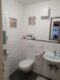 Absolut zentral gelegen: Moderne 2-Zi.-Whg. im 3. OG, mit Lift u. 2 Balkone! - Bad m. WC, Waschbecken...