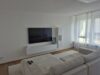 Absolut zentral gelegen: Moderne 2-Zi.-Whg. im 3. OG, mit Lift u. 2 Balkone! - Wohnzimmer