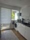 Absolut zentral gelegen: Moderne 2-Zi.-Whg. im 3. OG, mit Lift u. 2 Balkone! - Küche m. Zugang 2. Balkon