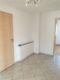 Bergblick und ruhig gelegen! Neuwertige, gepflegte 2,5-Zi.-Wohnung im 1. OG in Großkarolinenfeld! - Wohnungstür (Flurbereich)