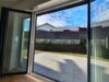 5-Zi.-Whg./Haushälfte (E+1+D)! NEUBAU von 2024! KfW-55-Standard! - Blick v. WZ auf die Terrasse