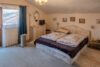 Einseitig angebautes Einfamilienhaus mit Garage in guter Lage von Bruckmühl! - Schlafzimmer