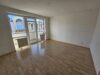 Freie 3-Zi.-Stadtwohnung mit Balkon in Rosenheim - Renovierungspotenzial für Ihre Wohnideen! - Schlafzimmer mit Balkonzugang