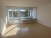 Sehr gepflegte 3-Zi.-ETW mit tollem Weitblick! Kein Renovierungsstau!! Sofort einzugsbereit, da frei! - Wohnzimmer m. Zugang Süd-Balkon